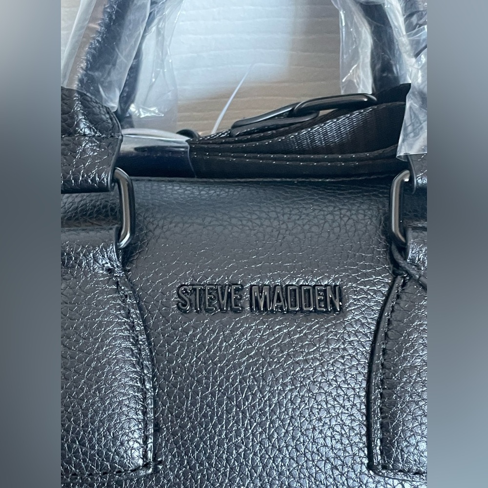 Steve Madden Black Mini Barrel Bag NWT Crossbody Wallet - Picture 3 of 15